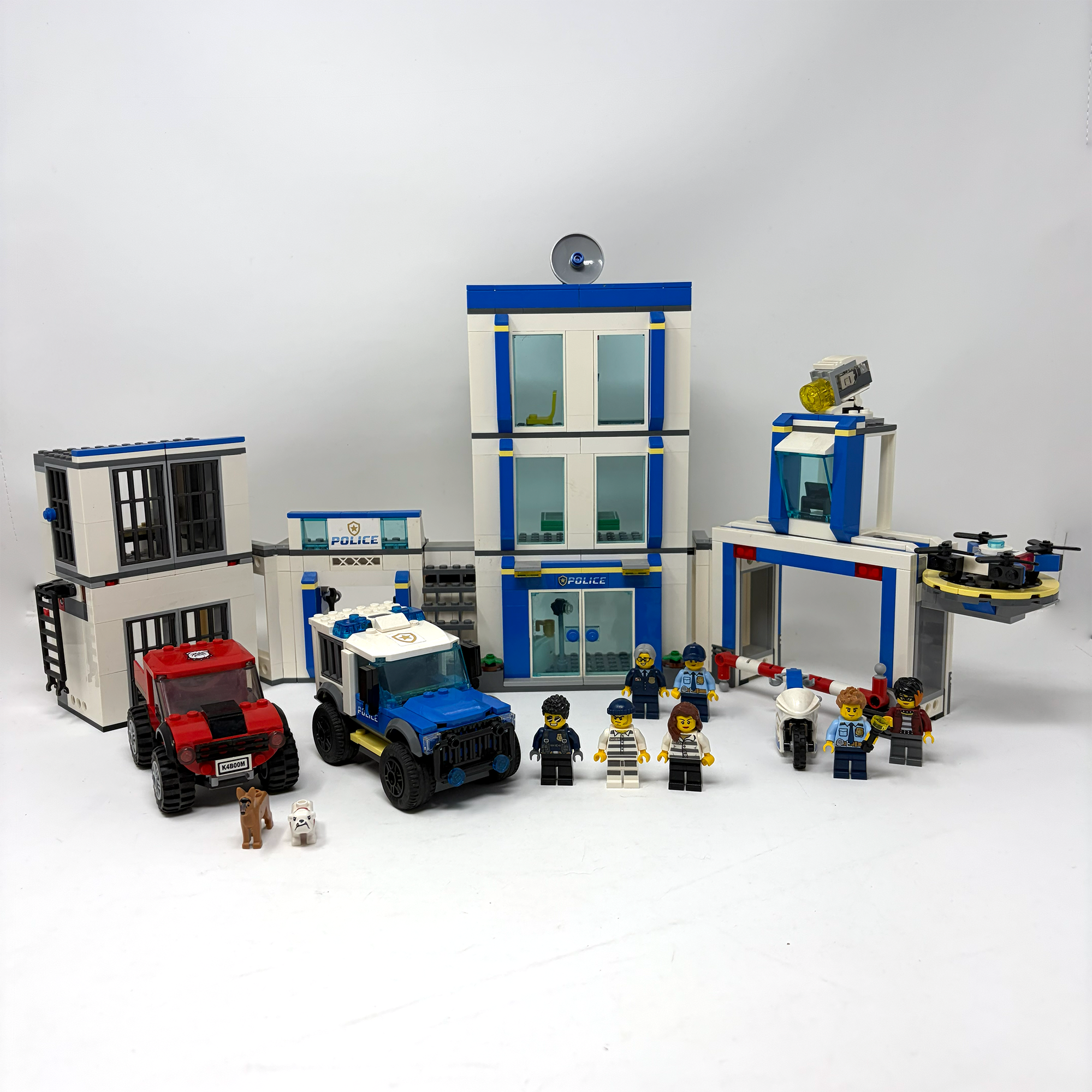 Police Station (Prebuilt) – Bricks & Minifigs Grand Rapids
