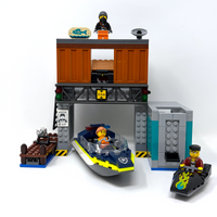 Police Speedboat and Crooks' Hideout (Prebuilt)